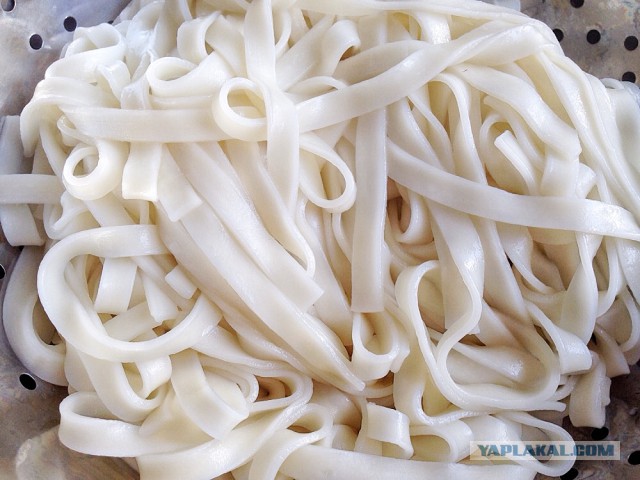 Лапша удон со свининой и кальмарами