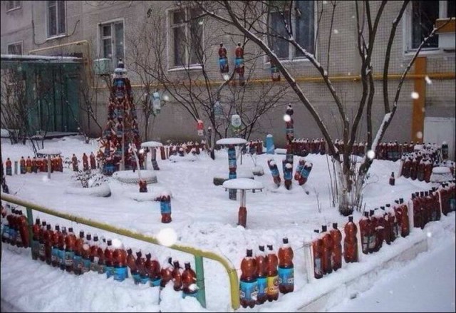 18 странных скульптур на детских площадках, которые невозможно забыть