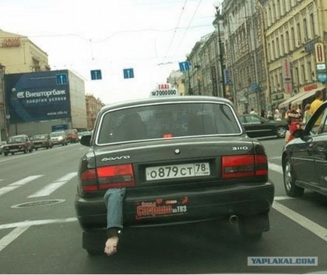 А как Вы развлекаете водителей сзади?