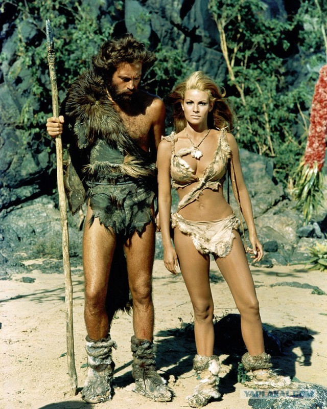 20 самых сексапильно одетых киногероинь