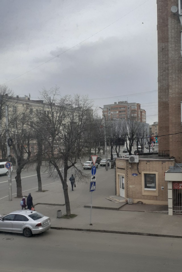 Все деревья а серебре, пляшут зайцы на горе, на реке сверкает лёд, наступает...