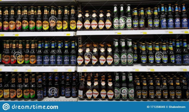 Болельщики Эквадора на матче с Катаром скандируют «Queremos cerveza», что в переводе с испанского означает: «Мы хотим пива!»