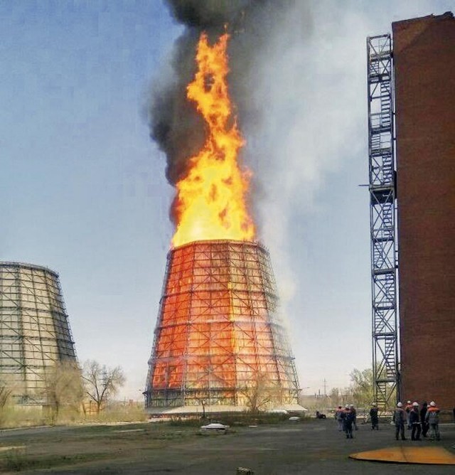 Был нанесен удар по атомной электростанции в Запорожской области. После чего загорелись охладительные системы ЗАЭС
