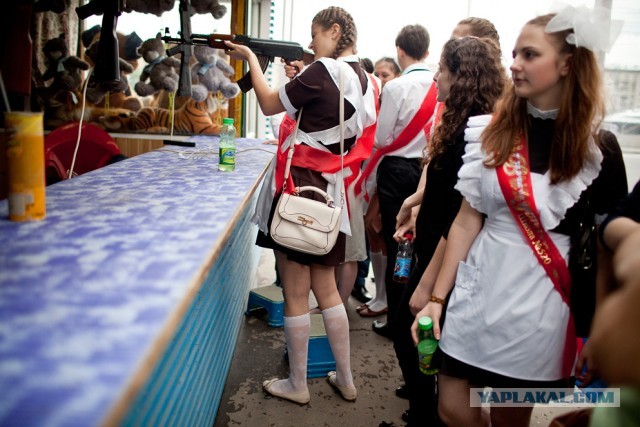 Школьницы на последнем звонке 2013