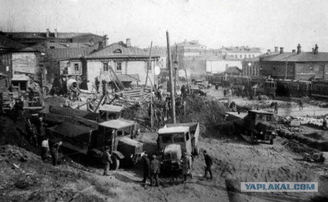 Не петь, не вонять и не играть: суровые правила для первых пассажиров Московского метро в 1935 году