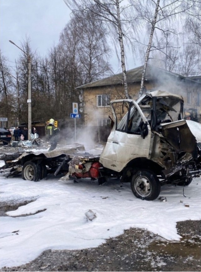 Момент взрыва кислородного баллона в ГАЗели в Конаково Тверской области, в результате которого погиб водитель