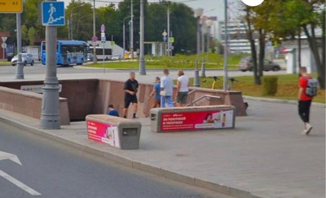 Газель влетела в подземный переход в Москве