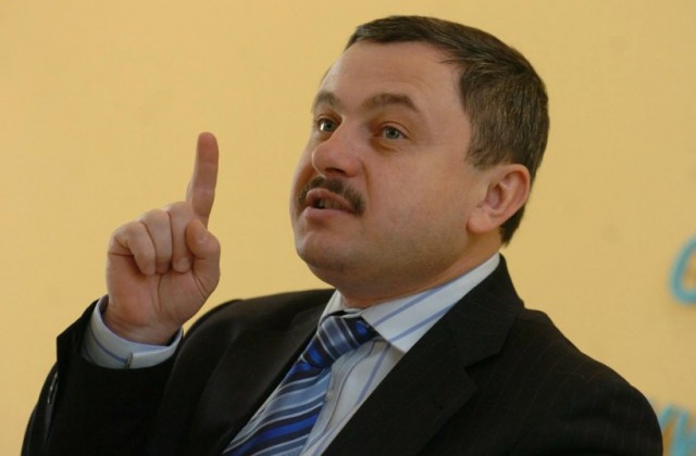 Помер Максим...