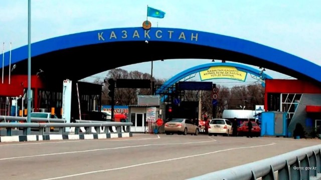 Педагог бросил девочку на границе России и Казахстана и уехал с другими учениками