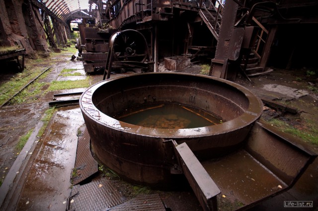 Заброшенный металлургический завод