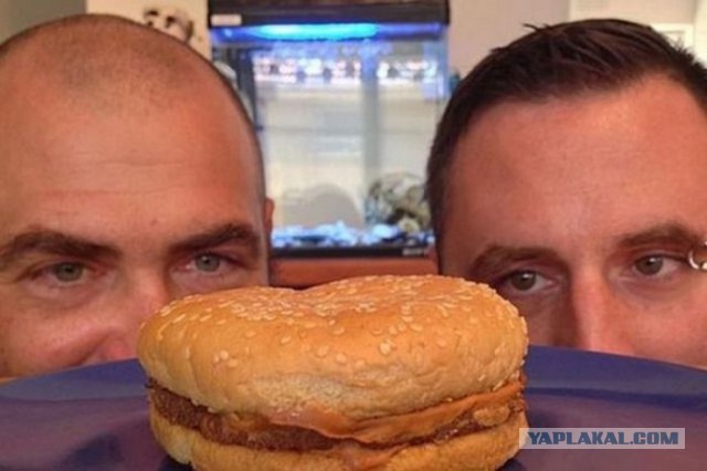 Эти парни положили бутерброд из McDonald’s