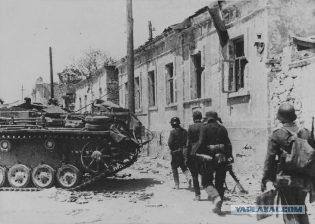 Ровно 75 лет назад пал, но не сдался Севастополь.