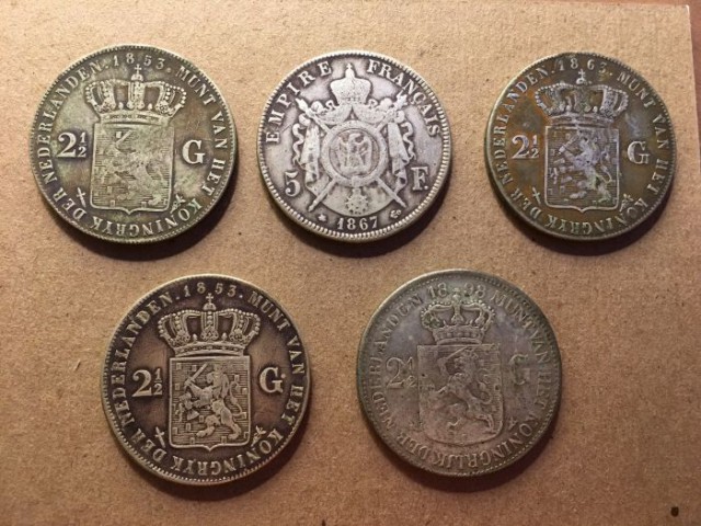 Интересная находка: клад из монет в старом футляре