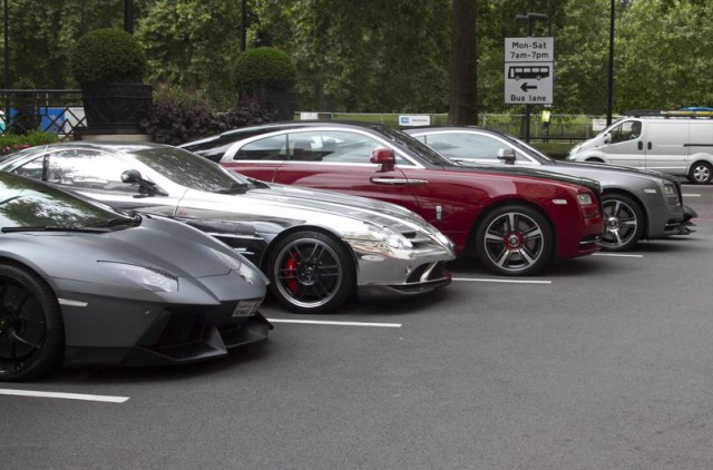 Российская студентка поразила британцев своим Lamborghini с миллионом страз Сваровски