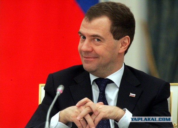 Правительство уйдет в отставку после 7 мая, заявил Медведев‍