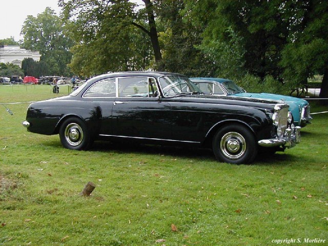 Кроссовер от Bentley!
