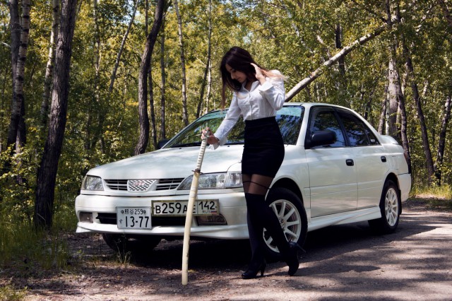 Красавицы и праворульные автомобили