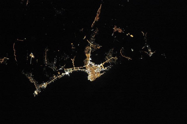 Российский космонавт показал, как выглядят российские города из космоса ночью