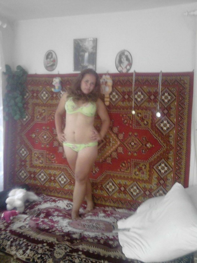 Светка, коза блин, фоткай давай, я же позирую