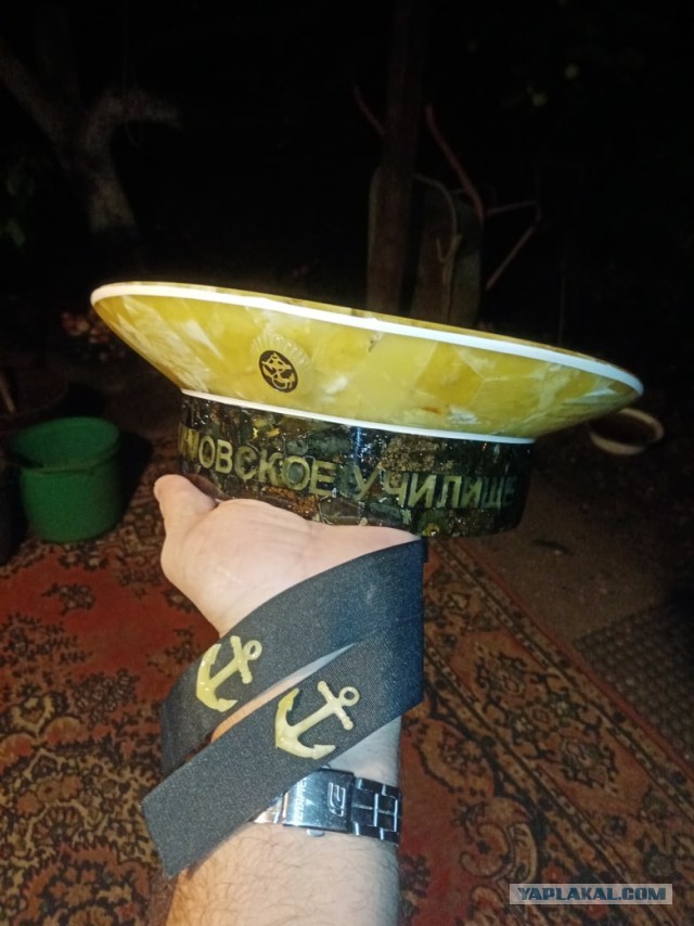 "Девочка, скажи нам, откуда у тебя столько медалек?"- "Добрый дядя командир дал"