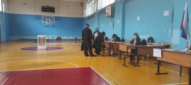 В первый день голосования на выборах в Госдуму на участках возникли аномальные очереди