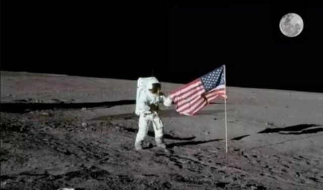Уникальный кадры высадки американцев на луну!