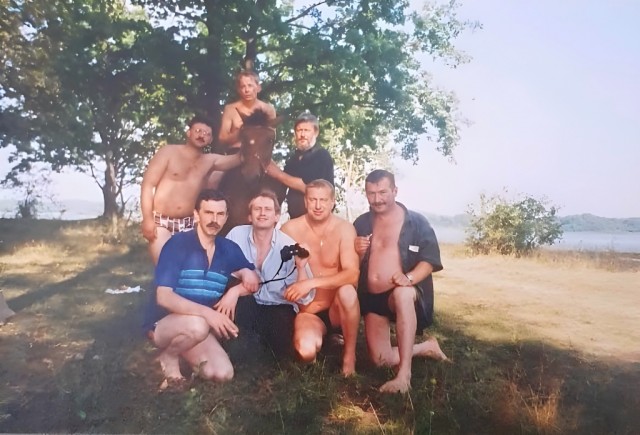 У кого в 90-х был такой свитер?