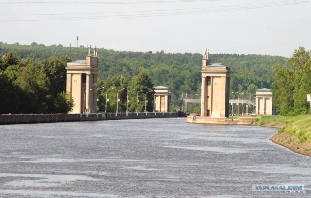 Грандиозное гидротехническое сооружение.