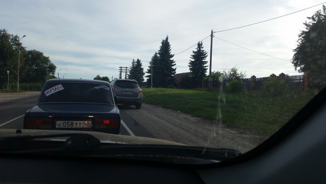 Калужанину разбили голову, когда он не пропустил обочечника