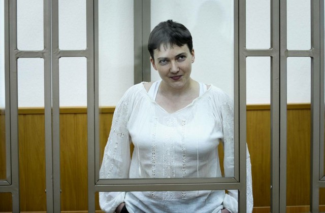Красотка на вертушке: сибирячка с модельной внешностью стала первой девушкой-пилотом на Крайнем Севере