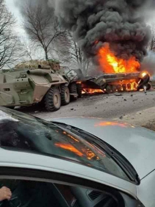 Российские военные в окрестностях Киевского аэропорта