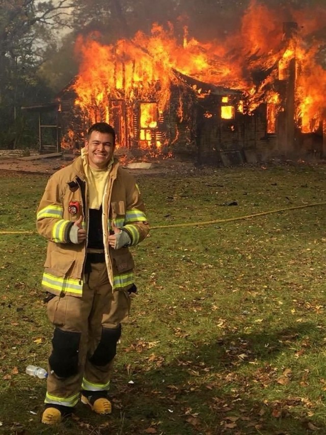 Бурятские пожарные жгли траву в поле и случайно сожгли полдеревни