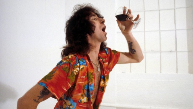 Пятёрка легендарных хитов AC/DC с вокалом Бона Скотта