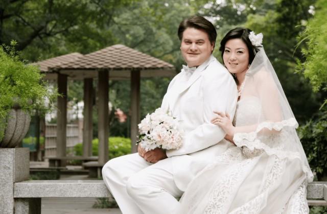 «Тещи лезут в постель, не бреются, ты для них игрушка»: Почему русские мужчины не так уж и сильно хотят жениться на китаянках