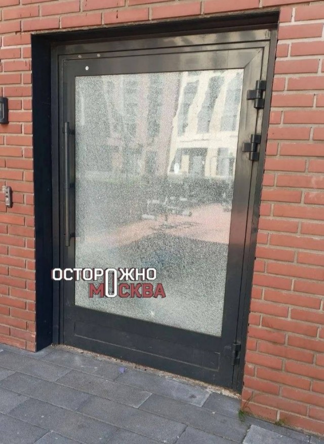 Жители дома в Люблино пожаловались на подростков, которые стреляют по дверям и шумят по ночам.