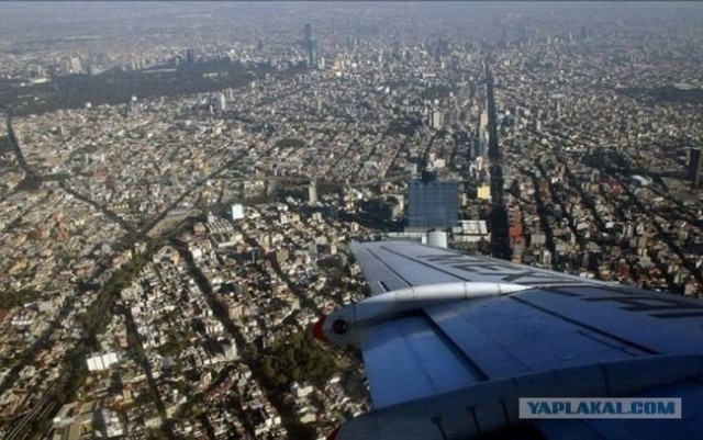 Под крылом самолета