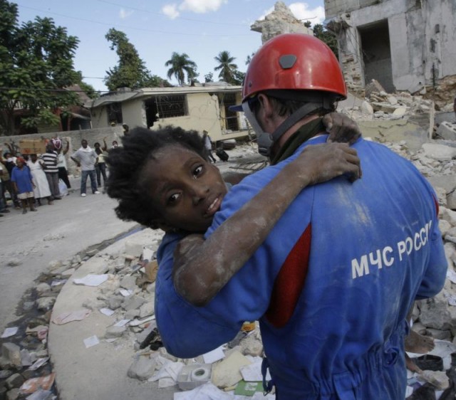 Российские мчсники на Гаити
