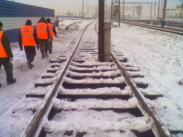 Сделали каток за 1.5 миллиона, прям на теплотрассе