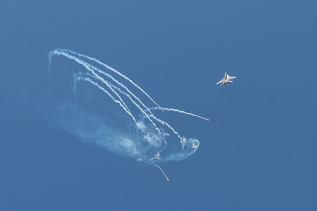 Пролет на низкой высоте Су-33