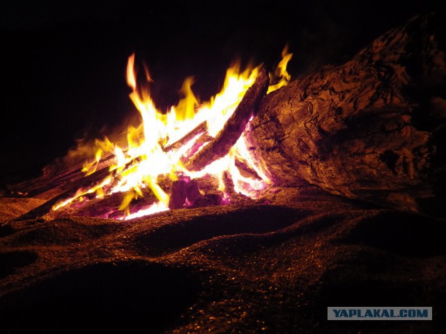 Костер на берегу