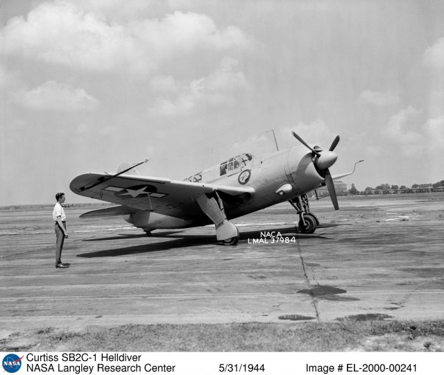Curtiss SB2C Helldiver. Скотина US NAVY.