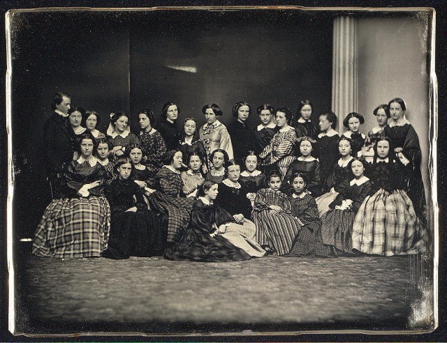 Окно в прошлое: 30 первых фотоснимков, сделанных в 1839 году Джоном Гершелем