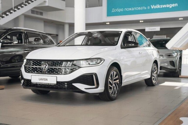 В Китае устроили распродажу Volkswagen Lavida 2024 г.в. Цена со всеми скидками — 11,5 тыс. долларов (930 тыс. рублей по курсу)