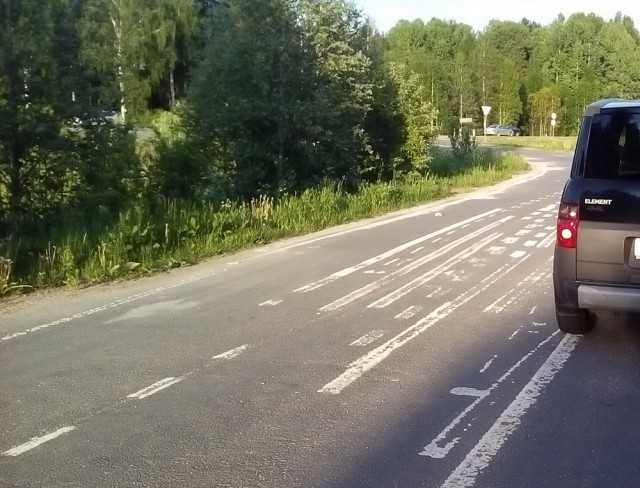 В Рязанской области нанесли разметку на грязь и лужи