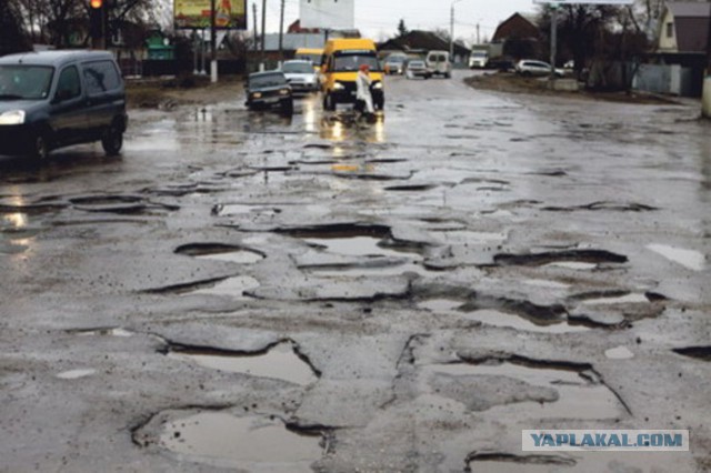 На конкурс "Убитые дороги" больше всего фото прислали из Саратовской области