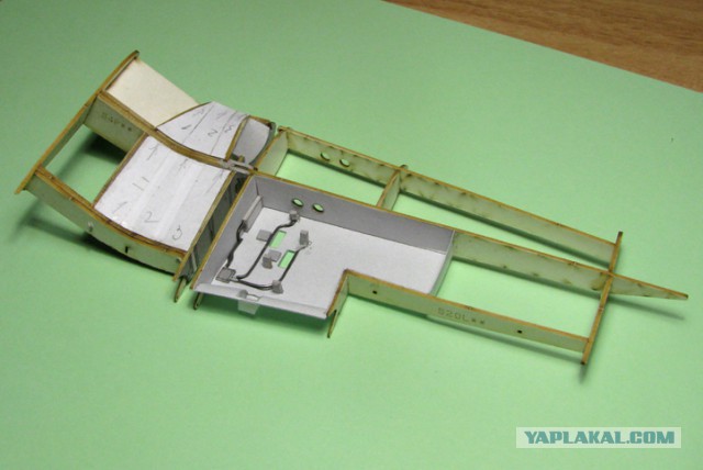 AU-1  Модель самолета из бумаги