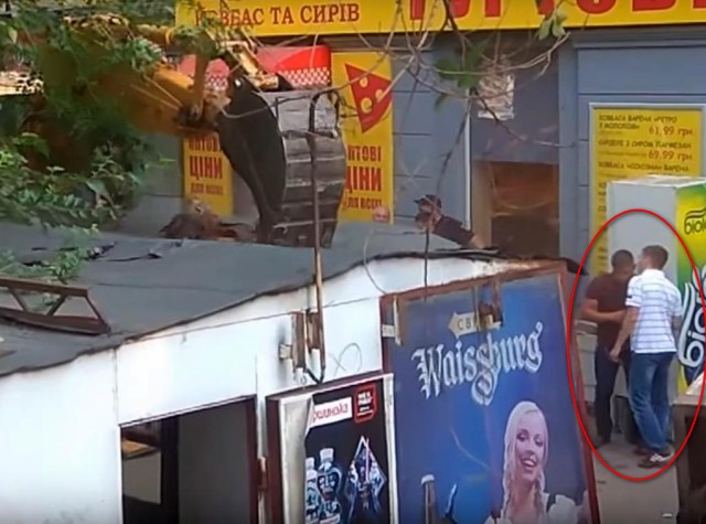 Снос МАФов-наливаек  в Днепропетровске. Экшн присутствует.