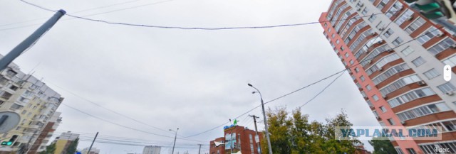 Шла с ребенком по тротуару, погибла