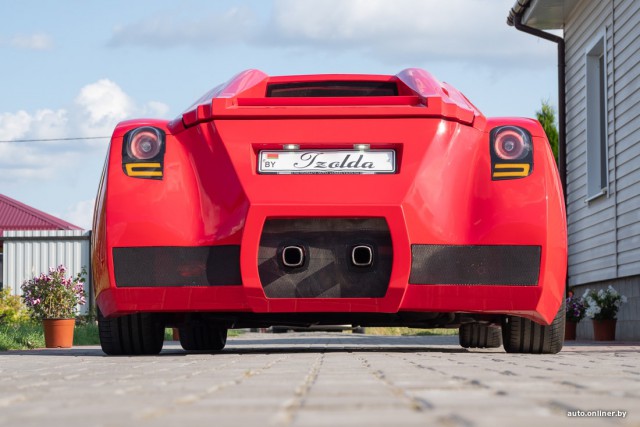 «Не удалось накопить на Ferrari, потому построил ее сам». Красная «Изольда» из белорусской провинции
