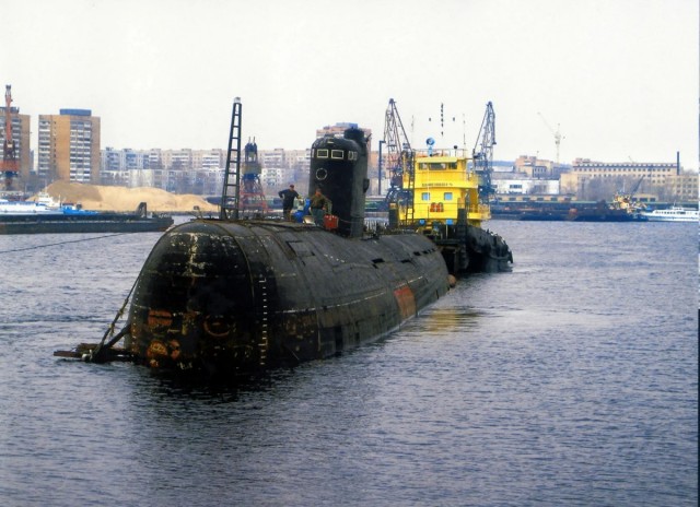 Как 2000 тонная подлодка высотой с пятиэтажку оказалась в Тольятти?